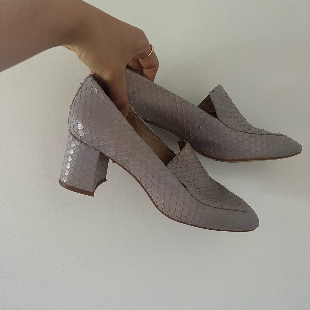 Elegant Gray Textured Women's Heels